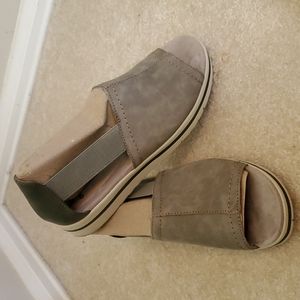 Earth Leather Open Toe Olive Green Sandal